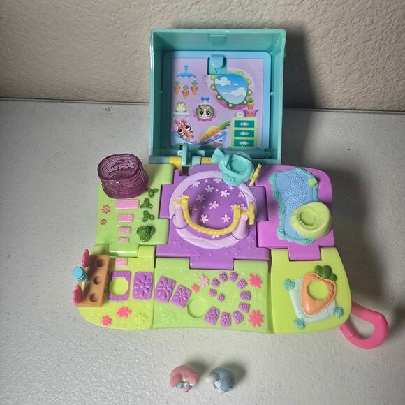 Littlest Pet Shop Teeniest Tiniiest Bunnies Playset + 2 Bunny Figures - Picture 4 of 6